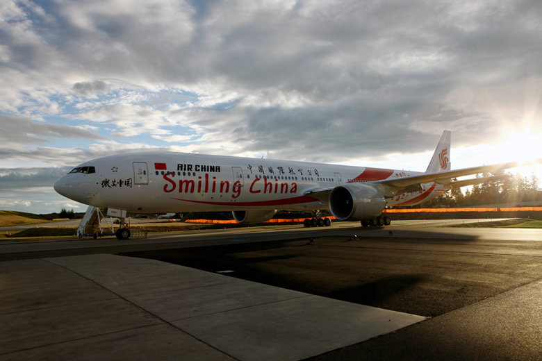 第10架B777-300ER暨“微笑中国”号加盟国航机队